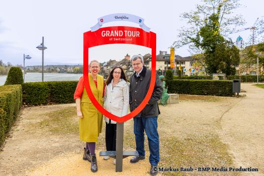 Von links: Claudia Rohrer, Stadtpräsidentin Rheinfelden; Stéphanie Berthoud, Geschäftsführerin Tourismus Rheinfelden; Franco Mazzi, Präsident Tourismus Rheinfelden.