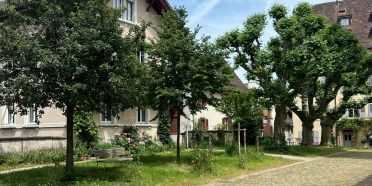 Der Kirchplatz bei der Stadtkirche St.Martin. 