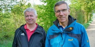 Peter Tanner (links) tritt per 1. Mai 2025 die Nachfolge von Kurt Steck (rechts) als Rheinfelder Stadtoberförster an.