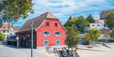 Einweihung des Idi Furrer-Platzes beim Roten Haus